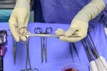 Bác sĩ "mổ" trộm heroin trong dạ dày bệnh nhân