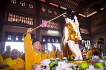 Hàng ngàn người về dự Đại lễ Phật đản Liên Hợp Quốc - Vesak 2019