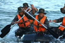 Lính đặc biệt Trung Quốc “khoe” kỹ năng chiến đấu