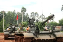 Lữ đoàn tăng dự bị chiến lược 215 diễn tập CH-13