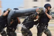 Lính đặc biệt Quân đội Trung Quốc “khoe” sức mạnh