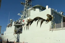 Tàu 24.700 tấn đâm khiến chiến hạm Canada “tơi tả”