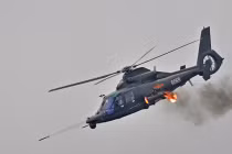 Trực thăng Z-9 Trung Quốc vãi đạn tấn công mục tiêu