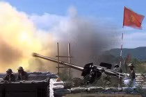 Ảnh QS ấn tượng tuần qua: pháo 130mm VN bắn mục tiêu trên biển