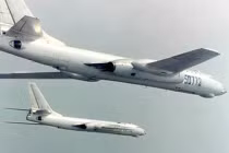 Oanh tạc cơ H-6G Trung Quốc áp sát Nhật Bản