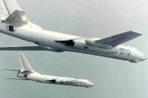 Oanh tạc cơ H-6G Trung Quốc áp sát Nhật Bản