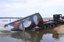 Xem Lữ đoàn 270 bắc cầu phao, xây hầm ngầm