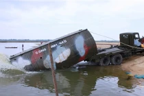 Xem Lữ đoàn 270 bắc cầu phao, xây hầm ngầm