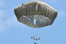 Lính dù Mỹ tập trận với loại dù “đỉnh”