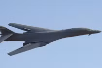 Xem xác B-1B của Mỹ "cháy ra tro, không còn hình hài"