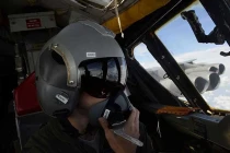 “Đột nhập” buồng lái pháo đài bay B-52