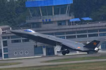 Tiêm kích J-20 không được sản xuất hàng loạt?