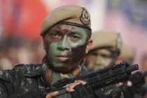 Xem Quân đội Malaysia “khoe cơ bắp” trong duyệt binh