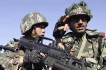 Mặc căng thẳng, Ấn, Trung tập trận “tay trong tay”