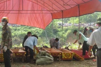 Đón 4 thi thể, người nhà gào khóc, ngất lịm