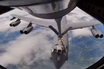 Xem ba oanh tạc cơ chiến lược Mỹ “bú sữa”