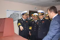 Ảnh sĩ quan Việt thăm hãng đóng tàu Gepard 3.9