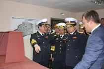 Ảnh sĩ quan Việt thăm hãng đóng tàu Gepard 3.9