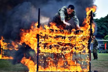 Xem chiến sĩ đặc công Quân khu 9 khổ luyện