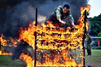 Xem chiến sĩ đặc công Quân khu 9 khổ luyện