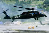 Trung Quốc “khoe” trực thăng Z-20 trên đường cao tốc