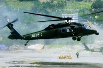 Trung Quốc “khoe” trực thăng Z-20 trên đường cao tốc