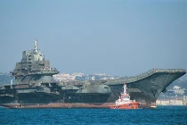 Thân xác “tàn tạ” tàu Liêu Ninh ngày về Trung Quốc