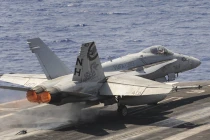 Tàu sân bay Mỹ huấn luyện quân đánh Syria?