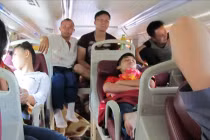 Chen chúc lên xe về quê nghỉ Quốc khánh