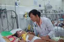 Mùa nắng bệnh viêm phổi nặng tấn công trẻ nhỏ