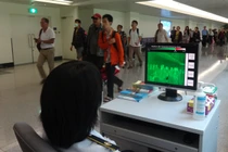 Kiểm tra chống dịch Ebola tại sân bay Tân Sơn Nhất