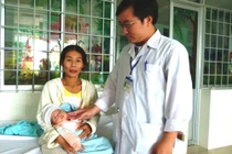 Cứu sống bé trai hơn tháng tuổi đã ngưng thở