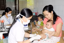 Tiếp tục tiêm phòng sởi - rubella miễn phí cho trẻ dưới 2 tuổi
