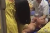 Khó đỡ cảnh soái ca sợ hãi, gào thét khi bị tiêm