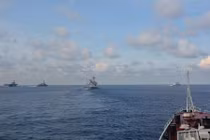 Ảnh tàu Đinh Tiên Hoàng diễn tập với siêu hạm các nước