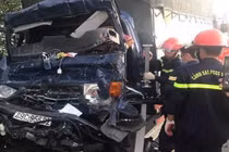 Tông đuôi xe container, tài xế xe tải tử vong trong cabin