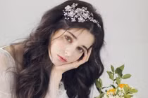 3 nàng thơ châu Âu xinh như búp bê khi làm mẫu váy cưới 