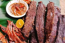 Thịt lợn gác bếp, bán nhiều vô kể, giá rẻ đáng ngờ