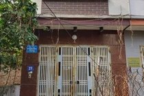 Nhà đóng cửa im ỉm, người dân ngó vào thấy 3 xác người