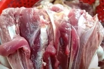 Hàng tấn gà thối, thịt thối suýt lên bàn tiệc Tất niên