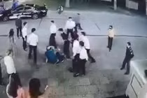 Hàng chục nhân viên karaoke Louvre Uông Bí đánh hội đồng khách