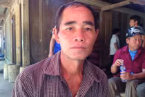 Công an xã hy sinh khi giúp dân chạy lũ: Vợ con khóc ngất trong đám tang