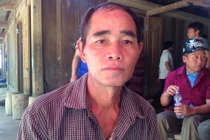 Công an xã hy sinh khi giúp dân chạy lũ: Vợ con khóc ngất trong đám tang