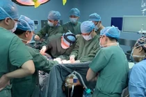 Bị thanh sắt xoắn đâm xuyên người, thanh niên thoát chết thần kỳ