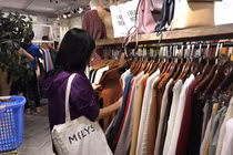 Kinh nghiệm mua đống quần áo thả ga nhưng không "thủng ví"