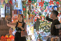Không khí Giáng sinh tràn ngập khắp ngõ phố Hà Nội