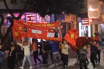 Người dân đổ đường ăn mừng chiến chiến thắng U22 Việt Nam