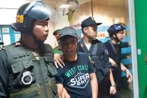 Băng nhóm đòi nợ thuê khống chế giám đốc bệnh viện bị hàng trăm cảnh sát vây ráp