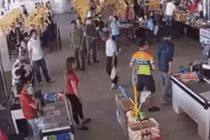 Người đàn ông hành hung nhân viên trạm dừng nghỉ Hải Đăng là cán bộ công an