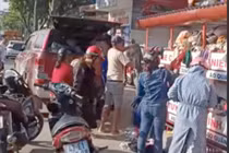 Thực hư clip 'đại gia' tranh quần áo từ thiện với dân nghèo ở Đà Nẵng